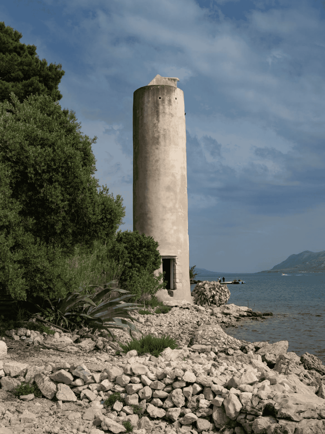 Ljepote otoka Paga: Prekrasni prizori otoka Paga, uključujući plaže, prirodne ljepote, povijesne građevine i autentične detalje iz Novalje i okolice, snimljeni objektivom Nadija Kralja.