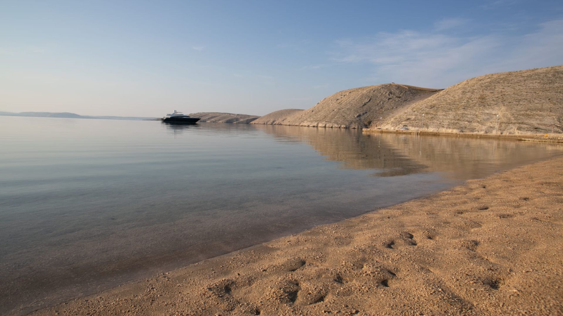 Ljepote otoka Paga: Prekrasni prizori otoka Paga, uključujući plaže, prirodne ljepote, povijesne građevine i autentične detalje iz Novalje i okolice, snimljeni objektivom Nadija Kralja.
