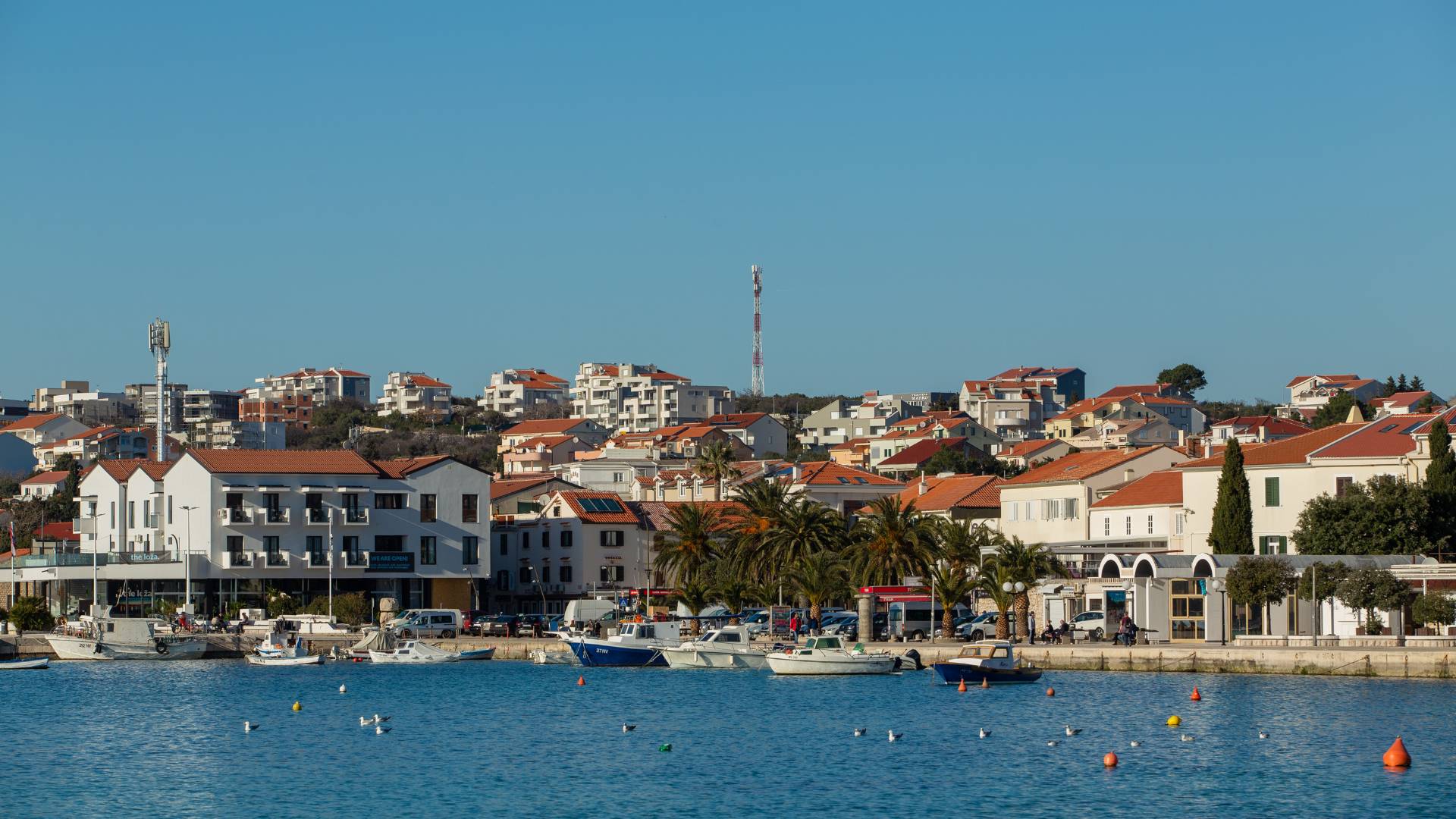 Ljepote otoka Paga: Prekrasni prizori otoka Paga, uključujući plaže, prirodne ljepote, povijesne građevine i autentične detalje iz Novalje i okolice, snimljeni objektivom Nadija Kralja.