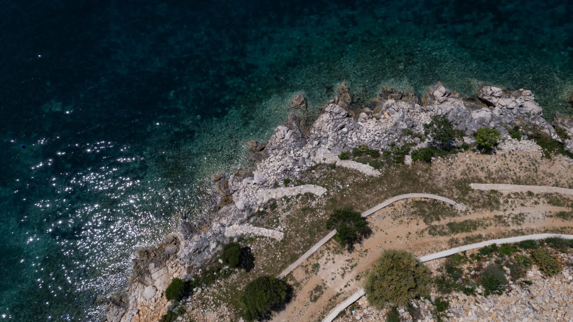 Ljepote otoka Paga: Prekrasni prizori otoka Paga, uključujući plaže, prirodne ljepote, povijesne građevine i autentične detalje iz Novalje i okolice, snimljeni objektivom Nadija Kralja.