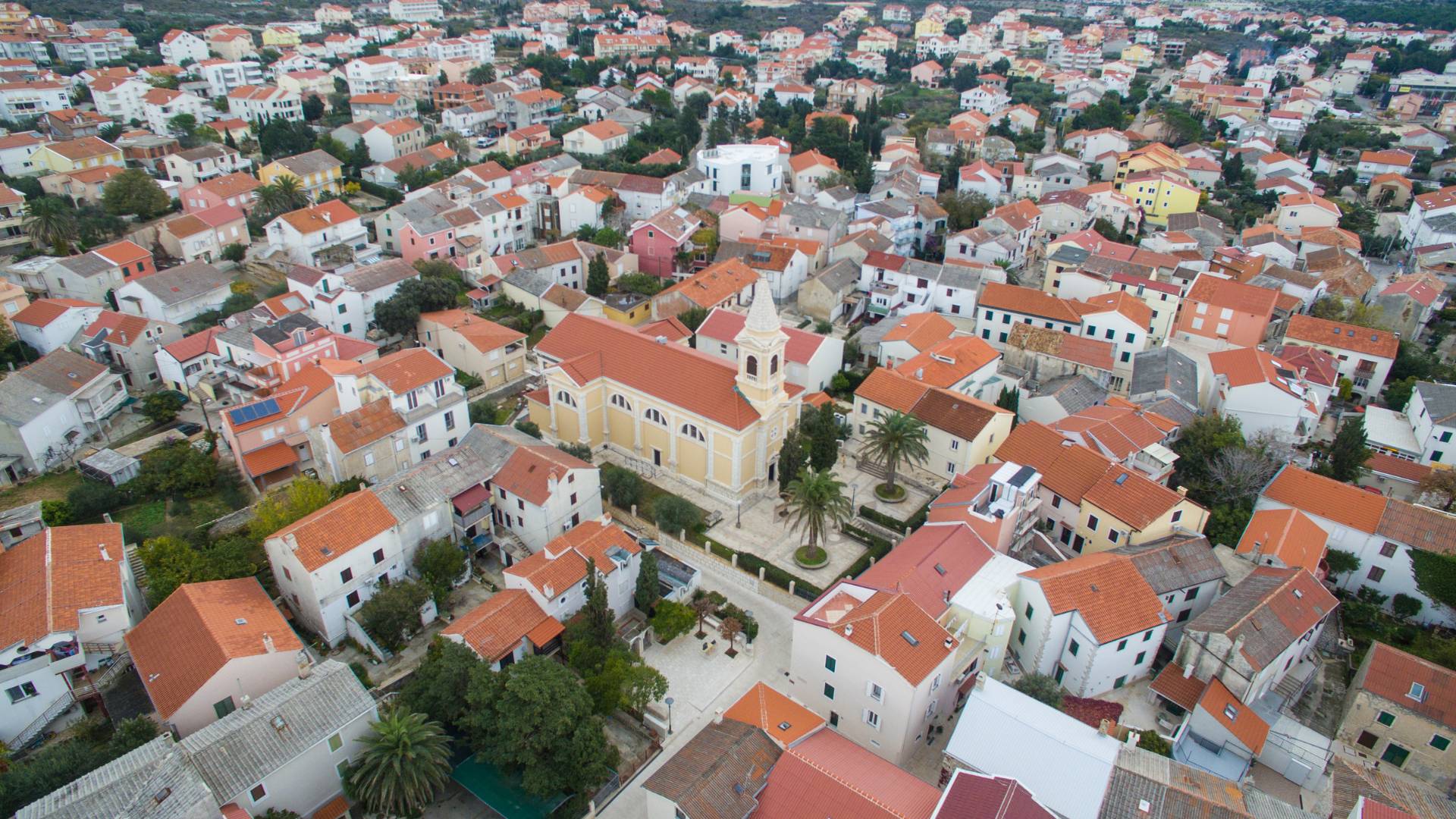 Ljepote otoka Paga: Prekrasni prizori otoka Paga, uključujući plaže, prirodne ljepote, povijesne građevine i autentične detalje iz Novalje i okolice, snimljeni objektivom Nadija Kralja.