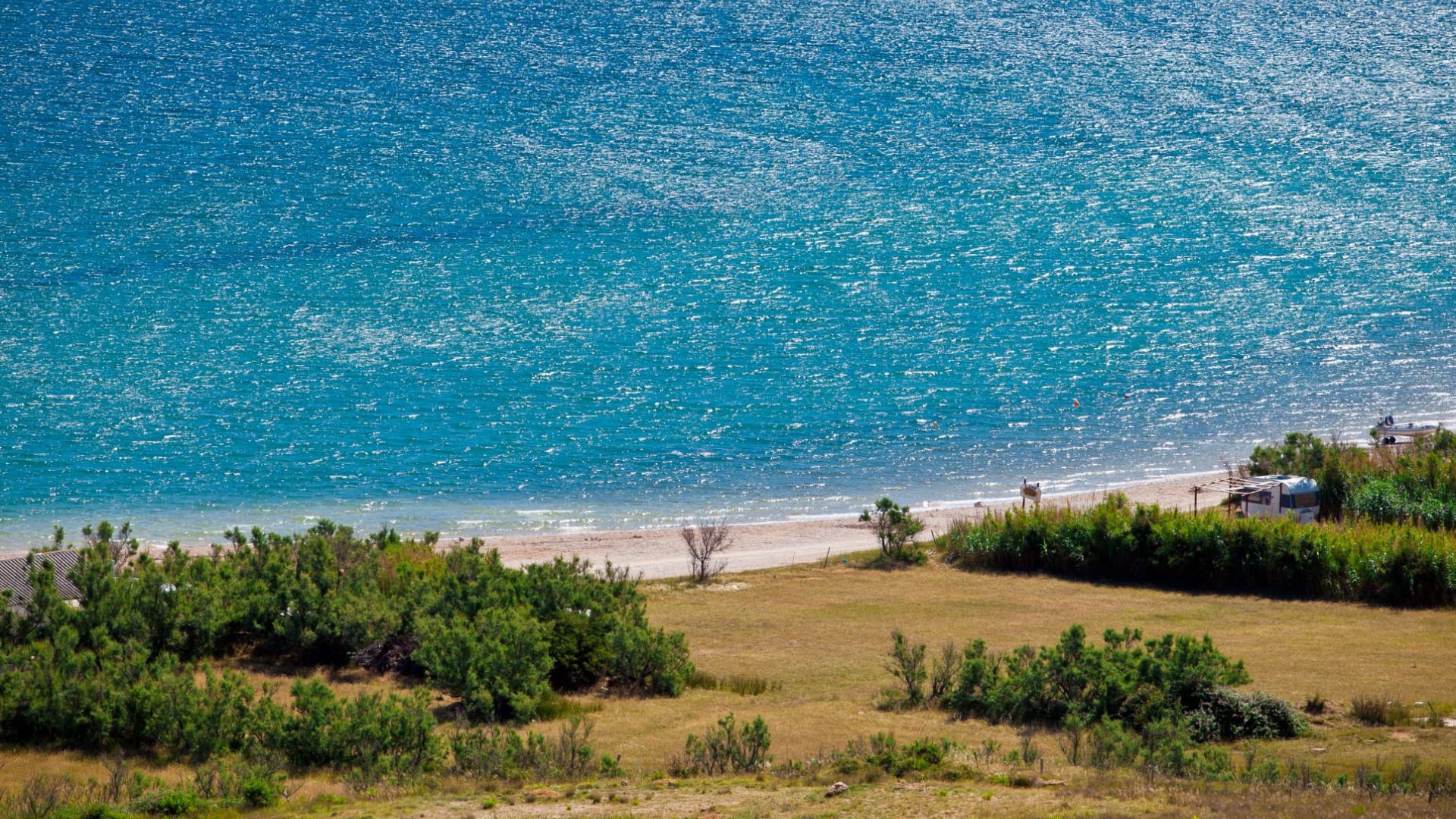 Ljepote otoka Paga: Prekrasni prizori otoka Paga, uključujući plaže, prirodne ljepote, povijesne građevine i autentične detalje iz Novalje i okolice, snimljeni objektivom Nadija Kralja.