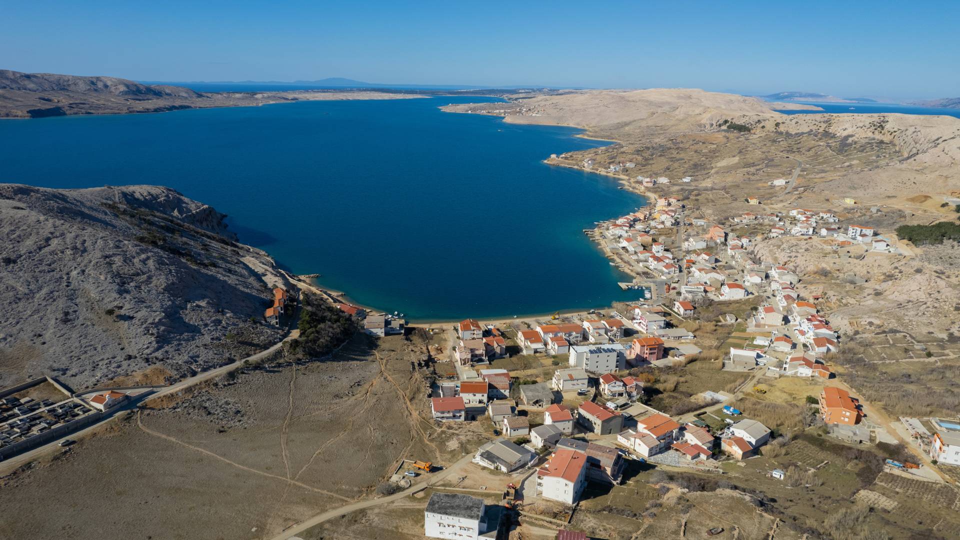 Ljepote otoka Paga: Prekrasni prizori otoka Paga, uključujući plaže, prirodne ljepote, povijesne građevine i autentične detalje iz Novalje i okolice, snimljeni objektivom Nadija Kralja.