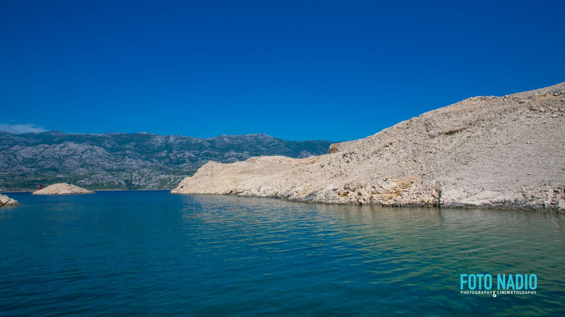 Ljepote otoka Paga: Prekrasni prizori otoka Paga, uključujući plaže, prirodne ljepote, povijesne građevine i autentične detalje iz Novalje i okolice, snimljeni objektivom Nadija Kralja.
