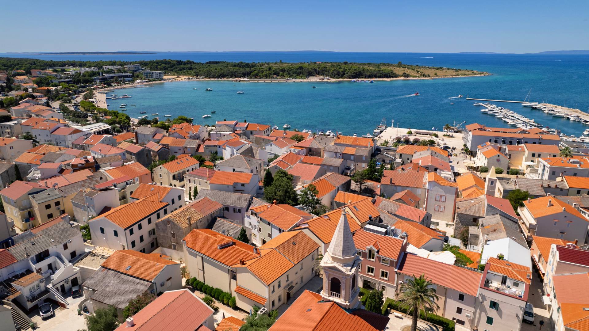 Ljepote otoka Paga: Prekrasni prizori otoka Paga, uključujući plaže, prirodne ljepote, povijesne građevine i autentične detalje iz Novalje i okolice, snimljeni objektivom Nadija Kralja.