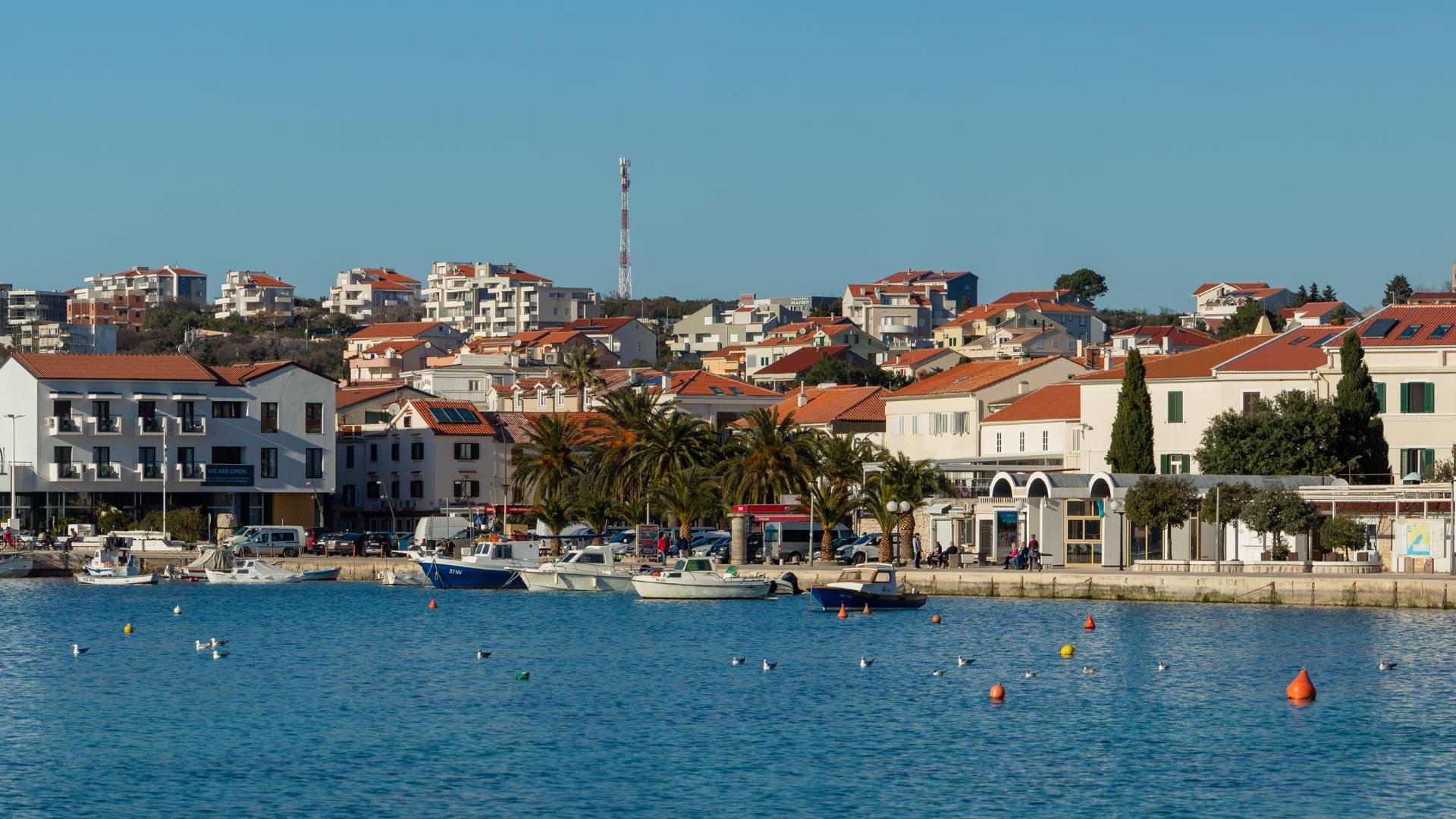 Ljepote otoka Paga: Prekrasni prizori otoka Paga, uključujući plaže, prirodne ljepote, povijesne građevine i autentične detalje iz Novalje i okolice, snimljeni objektivom Nadija Kralja.