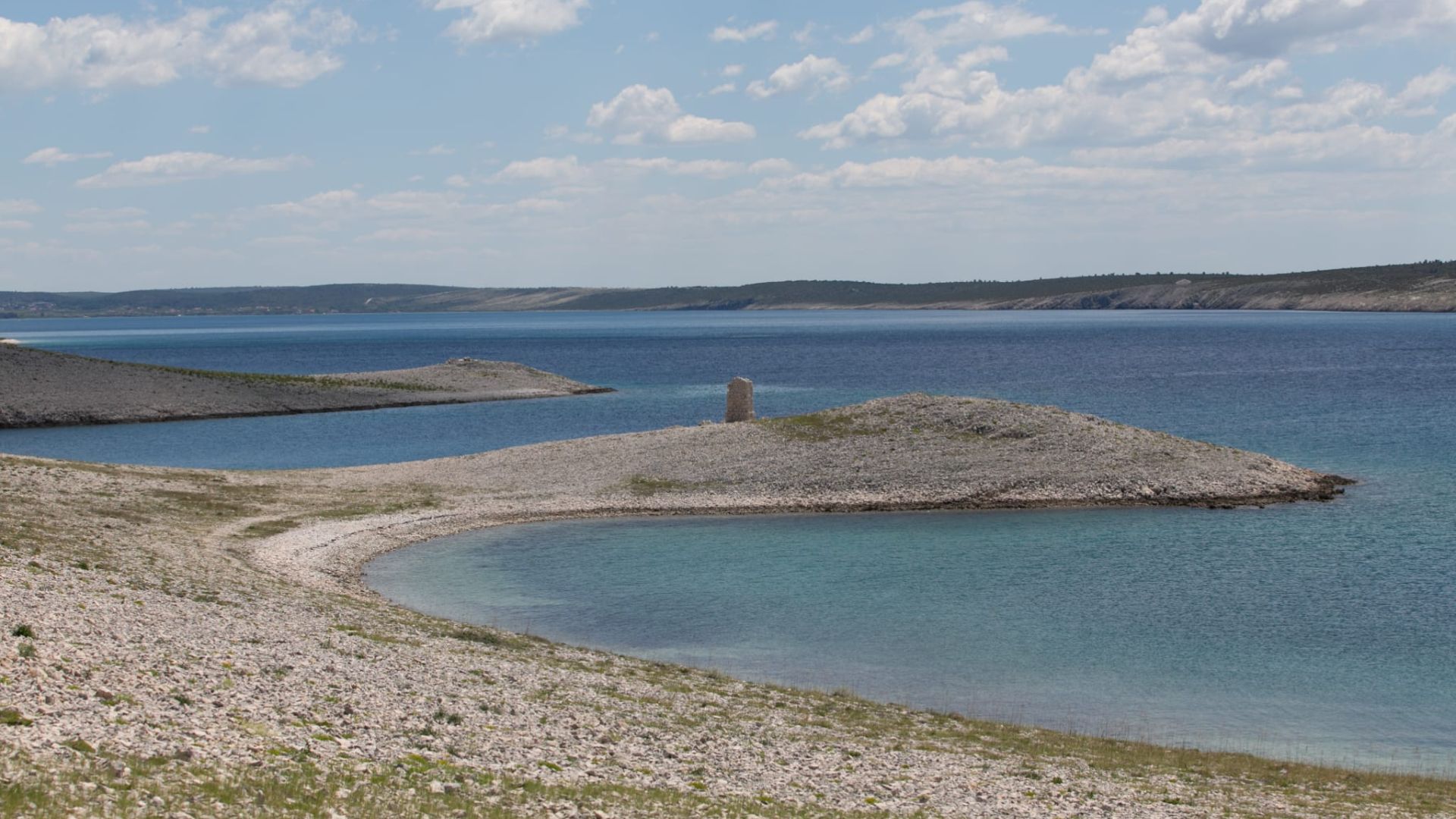 Ljepote otoka Paga: Prekrasni prizori otoka Paga, uključujući plaže, prirodne ljepote, povijesne građevine i autentične detalje iz Novalje i okolice, snimljeni objektivom Nadija Kralja.