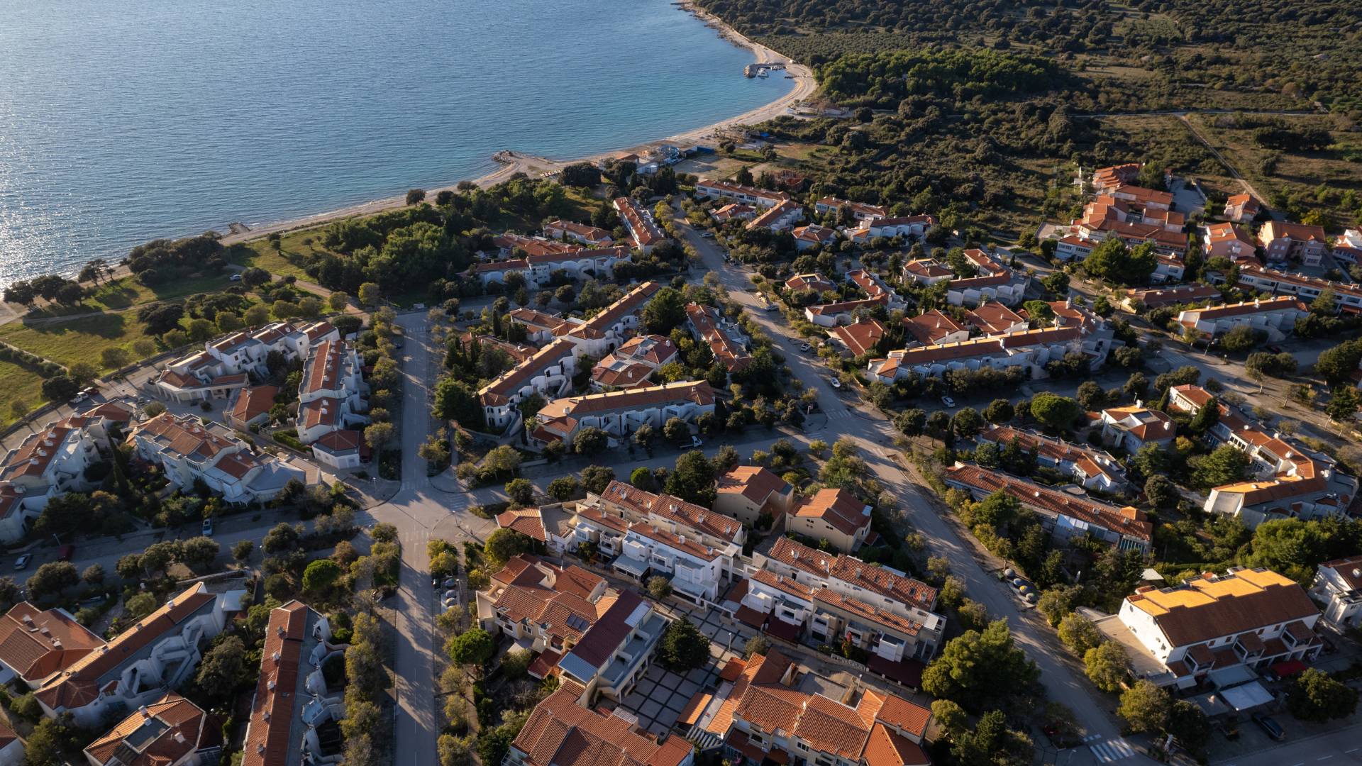 Ljepote otoka Paga: Prekrasni prizori otoka Paga, uključujući plaže, prirodne ljepote, povijesne građevine i autentične detalje iz Novalje i okolice, snimljeni objektivom Nadija Kralja.