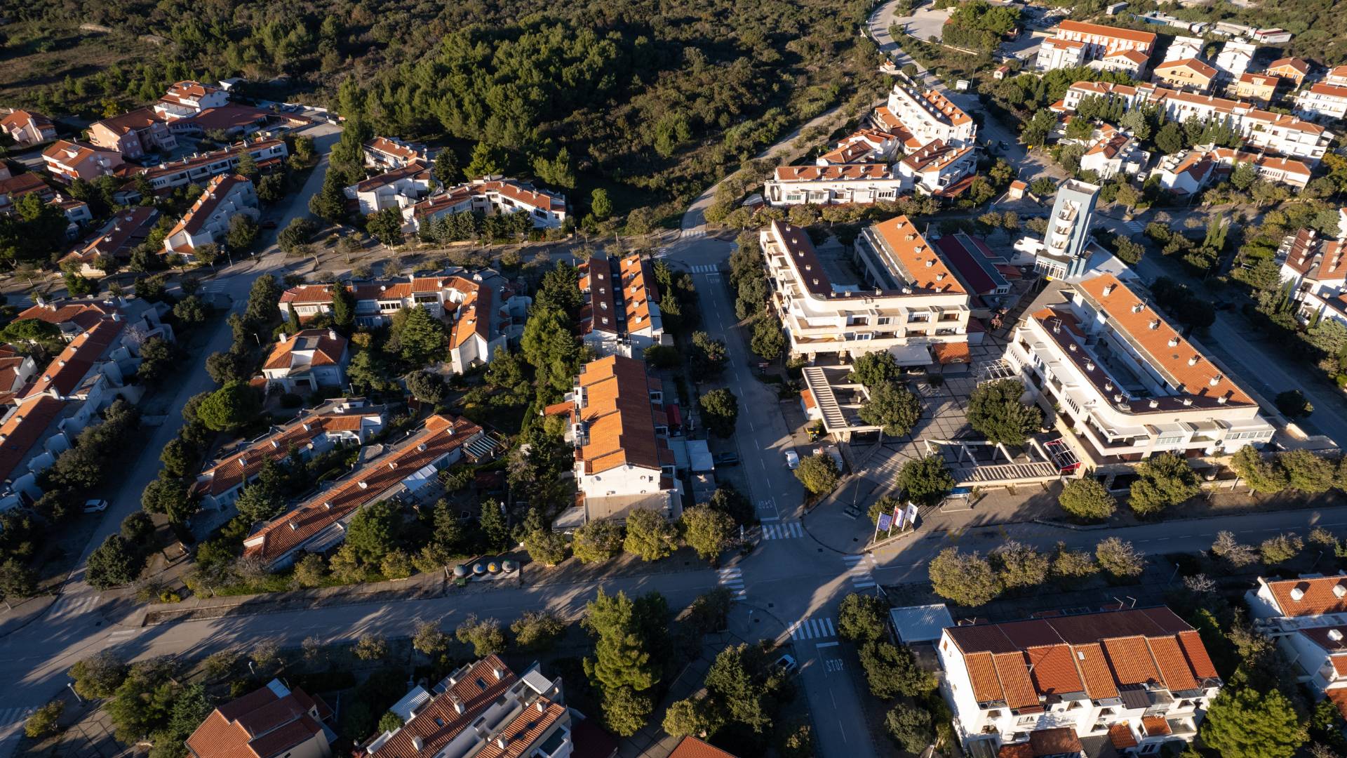 Ljepote otoka Paga: Prekrasni prizori otoka Paga, uključujući plaže, prirodne ljepote, povijesne građevine i autentične detalje iz Novalje i okolice, snimljeni objektivom Nadija Kralja.
