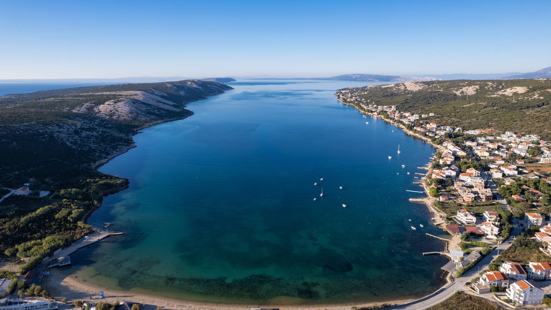 Ljepote otoka Paga: Prekrasni prizori otoka Paga, uključujući plaže, prirodne ljepote, povijesne građevine i autentične detalje iz Novalje i okolice, snimljeni objektivom Nadija Kralja.