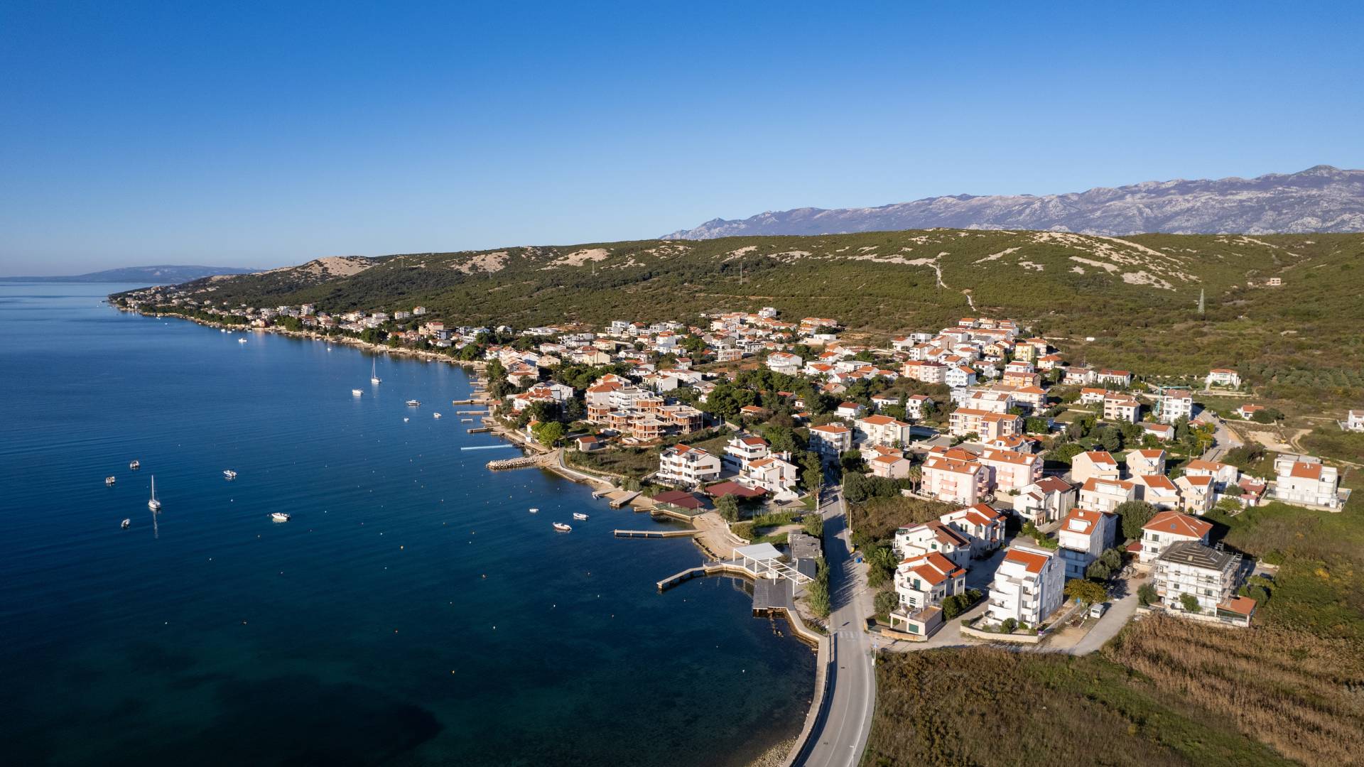 Ljepote otoka Paga: Prekrasni prizori otoka Paga, uključujući plaže, prirodne ljepote, povijesne građevine i autentične detalje iz Novalje i okolice, snimljeni objektivom Nadija Kralja.