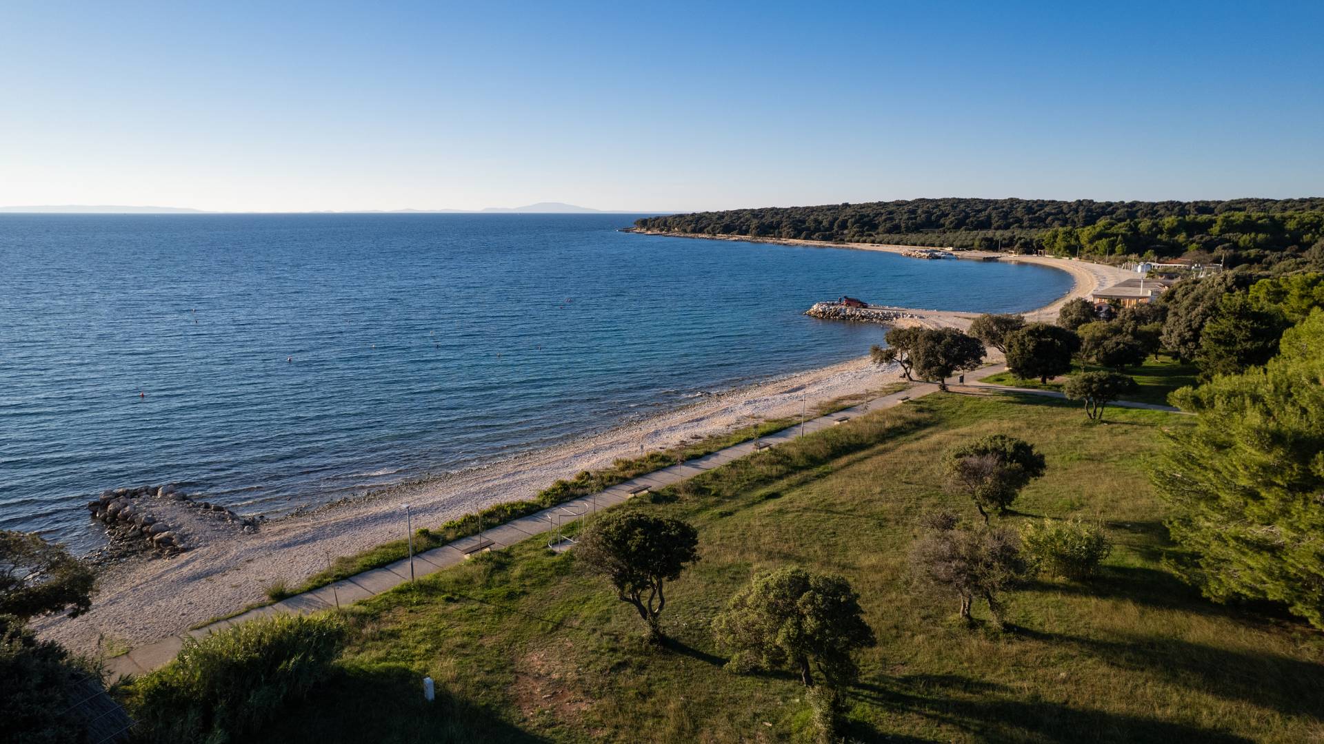 Ljepote otoka Paga: Prekrasni prizori otoka Paga, uključujući plaže, prirodne ljepote, povijesne građevine i autentične detalje iz Novalje i okolice, snimljeni objektivom Nadija Kralja.