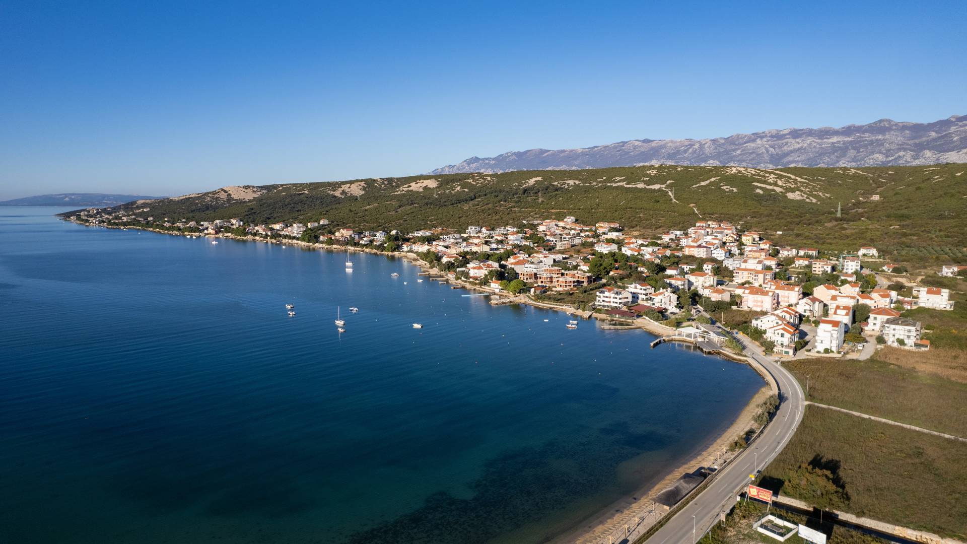 Ljepote otoka Paga: Prekrasni prizori otoka Paga, uključujući plaže, prirodne ljepote, povijesne građevine i autentične detalje iz Novalje i okolice, snimljeni objektivom Nadija Kralja.