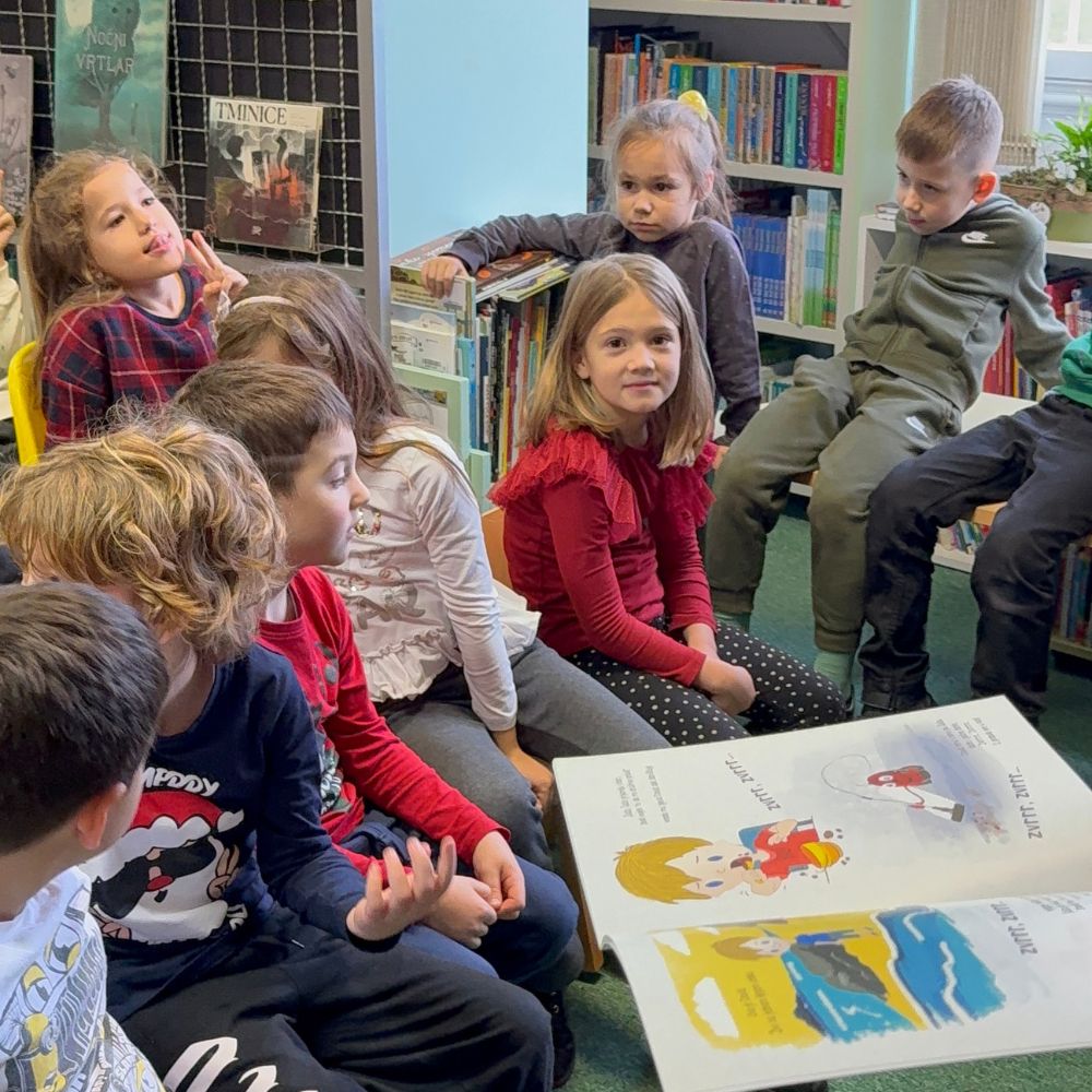 Gostovanje u Knjižnici Dubec – druženje i čitanje slikovnica za djecu.