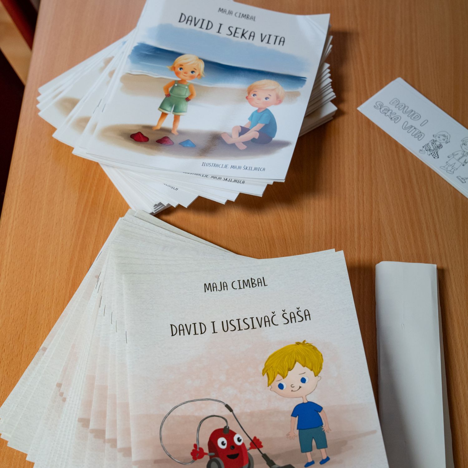 Gostovanje u Knjižnici Šime Šugar Ivanov u Kolanu: Maja Cimbal predstavlja slikovnice „David i seka Vita“ i „David i usisivač Šaša“