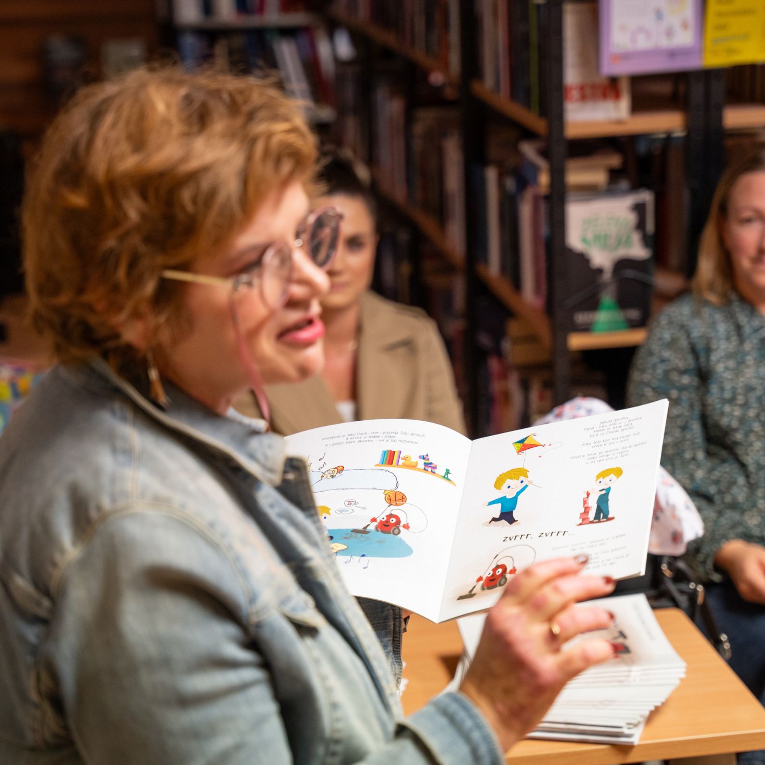 Gostovanje u Knjižnici Šime Šugar Ivanov u Kolanu: Maja Cimbal predstavlja slikovnice „David i seka Vita“ i „David i usisivač Šaša“